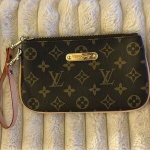 Vintage and Rare Louis Vuitton Monogram Canvas Pochette Hand/Wristlet Bag